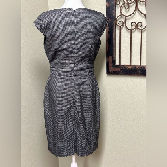 Banana Republic grey sleeveless sheath dress - Picture 4 of 6